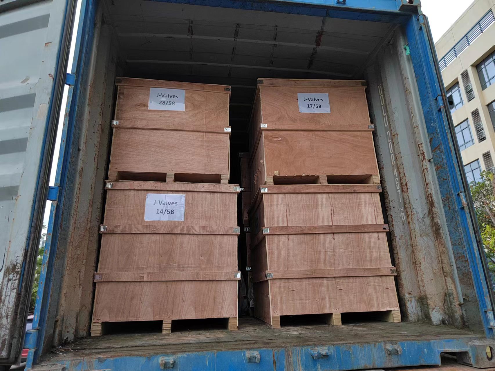 Industrial valves sent to the Middle East (2)