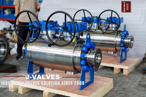 10000 psi DBB dual ball valve cutaway showing two trunnion balls and center bleed port clamp end connection detail of high pressure ball valve.jpg