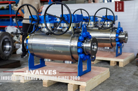 //iororwxhkjmjlm5p.leadongcdn.com/cloud/moBpoKnrRllSmmmnmrpjl/High-pressure-DBB-reduced-bore-ball-valve-with-handwheel-operators-and-support-brackets-in-an-indust.jpg
