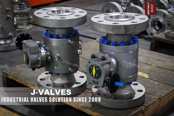 4x3 900LB A105N forged carbon steel trunnion mounted ball valve with gear operator, front view.jpg